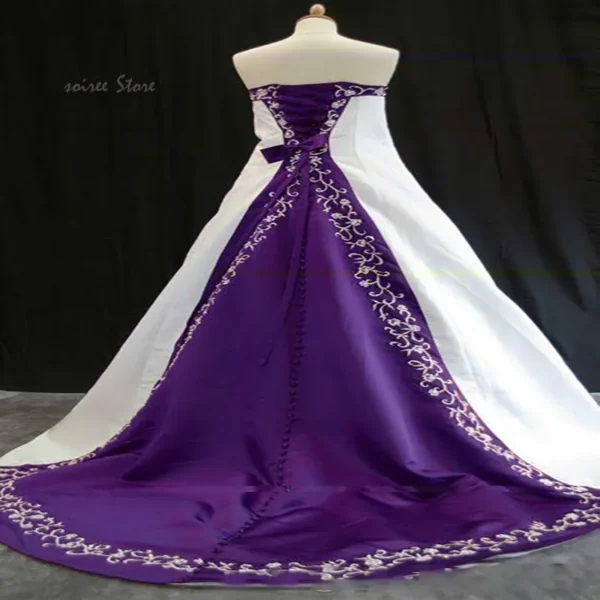 Customized Gothic wedding dresses with vintage embroidery and satin strapless design - Image 2