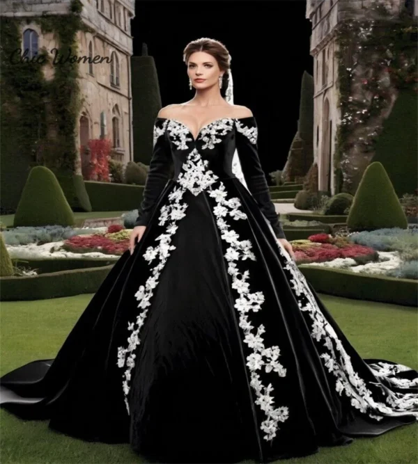 Victorian Black Gothic Wedding Dress White Appliques Velvet Queen