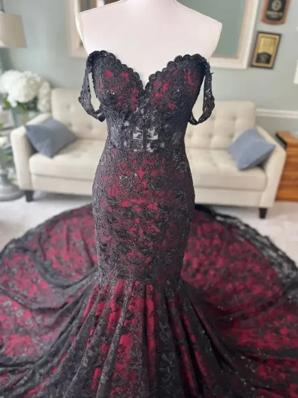 Burgundy and black gothic wedding dresses with lace trumpet gown - Image 5