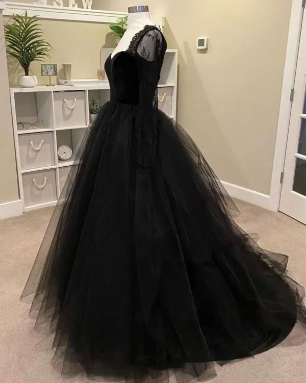 Gothic Wedding Dresses: Customized Black Tulle Lace Appliqué Bridal Gown - Image 4